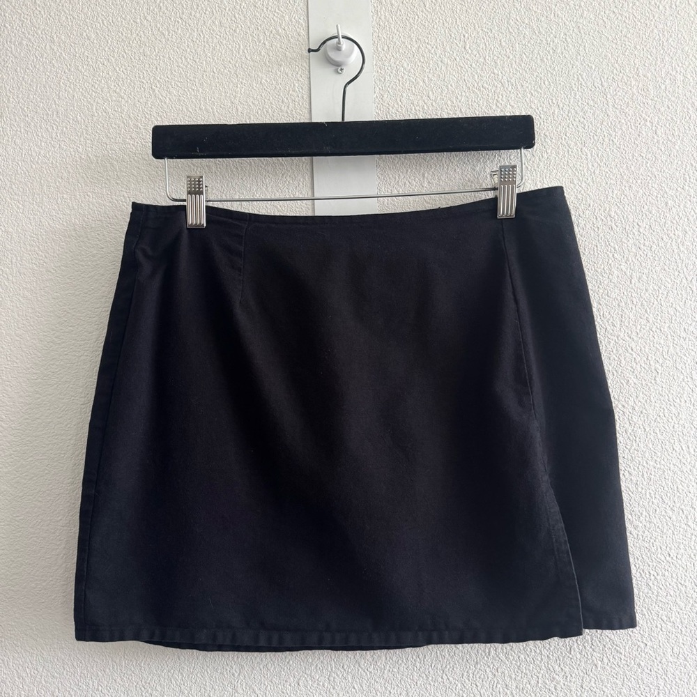 Motel Sheny Mini Skirt In Black Cotton Side Slit Classic Minimal High Rise - Picture 4 of 11